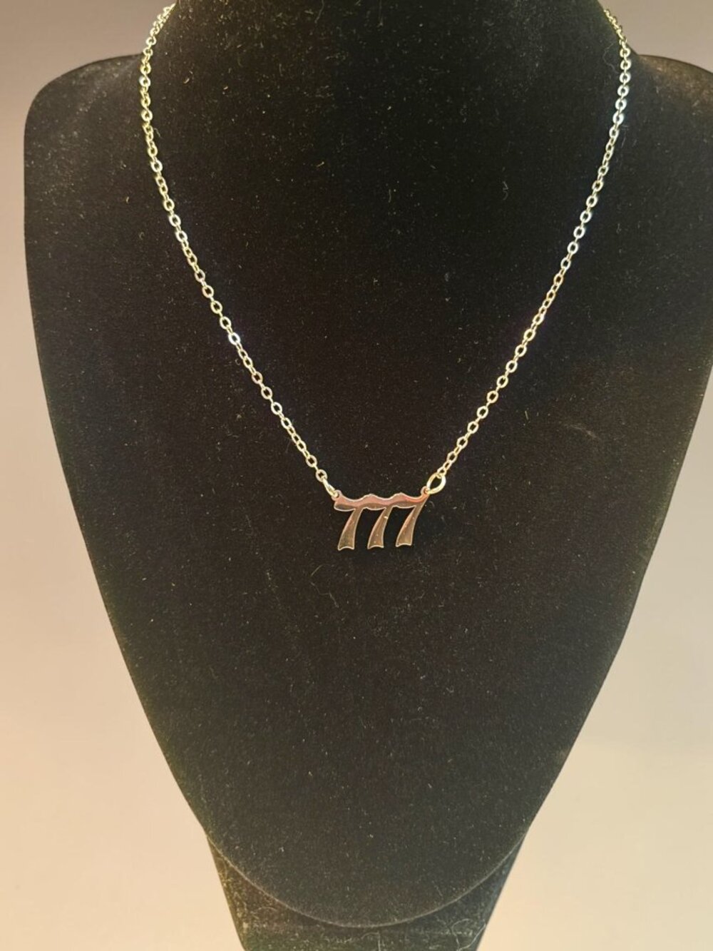Silver tone Chain Necklace With "777" Pendant - Angel numbers Minimalist Jewelry